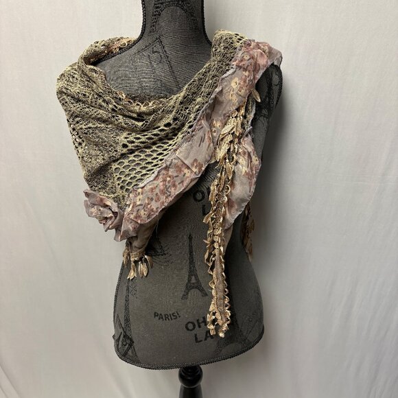 Vintage-Inspired Lace Floral Triangle Shawl Scarf Fringe Pearl Detail Victorian - Picture 3 of 8